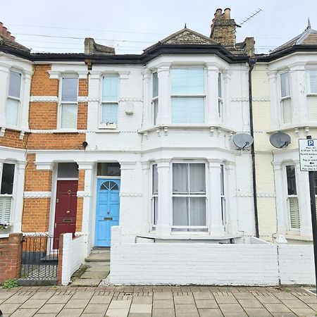 Two Bedroom Flat With Private Patio In Battersea Лондон Екстериор снимка