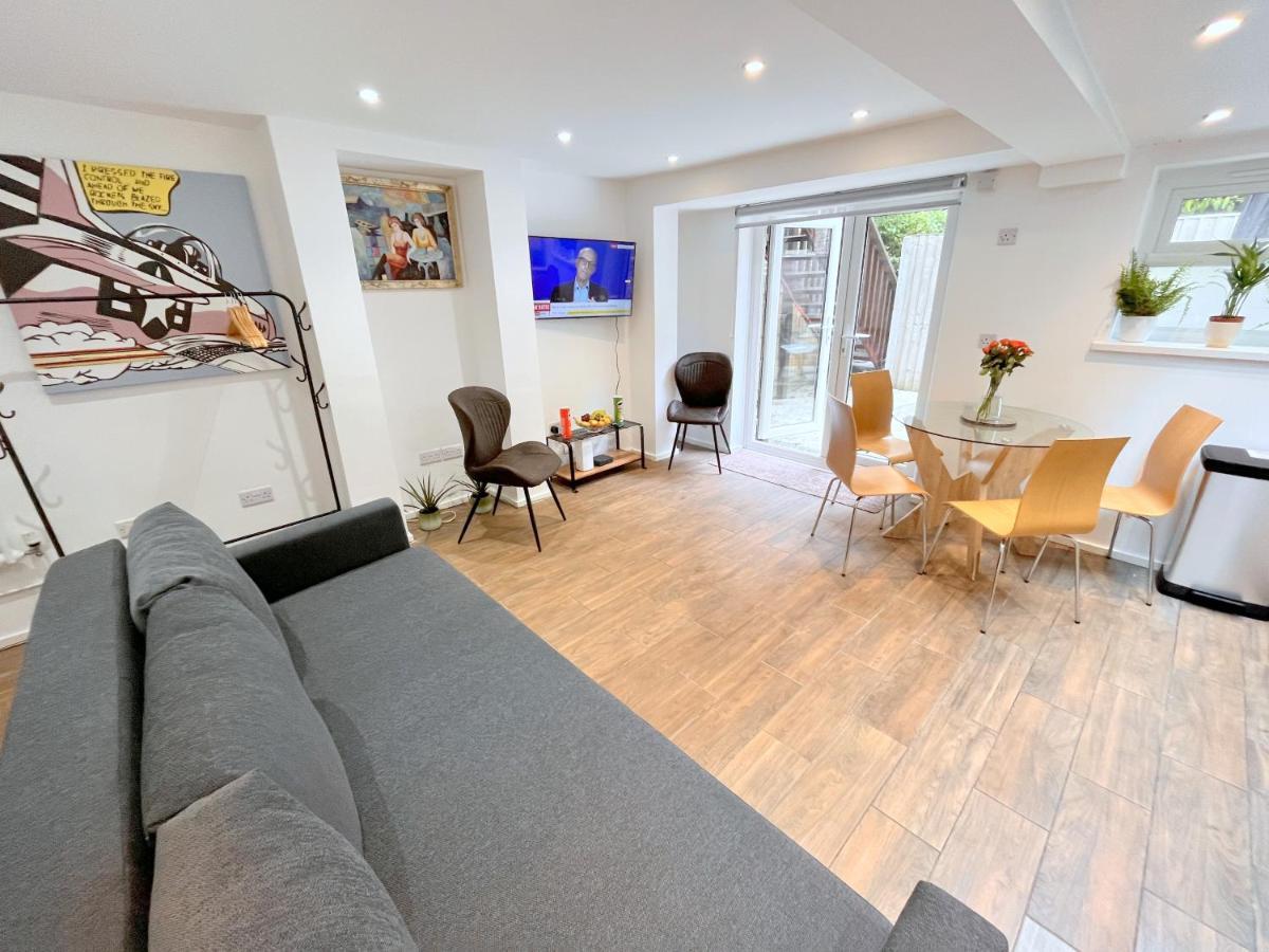 Two Bedroom Flat With Private Patio In Battersea Лондон Екстериор снимка