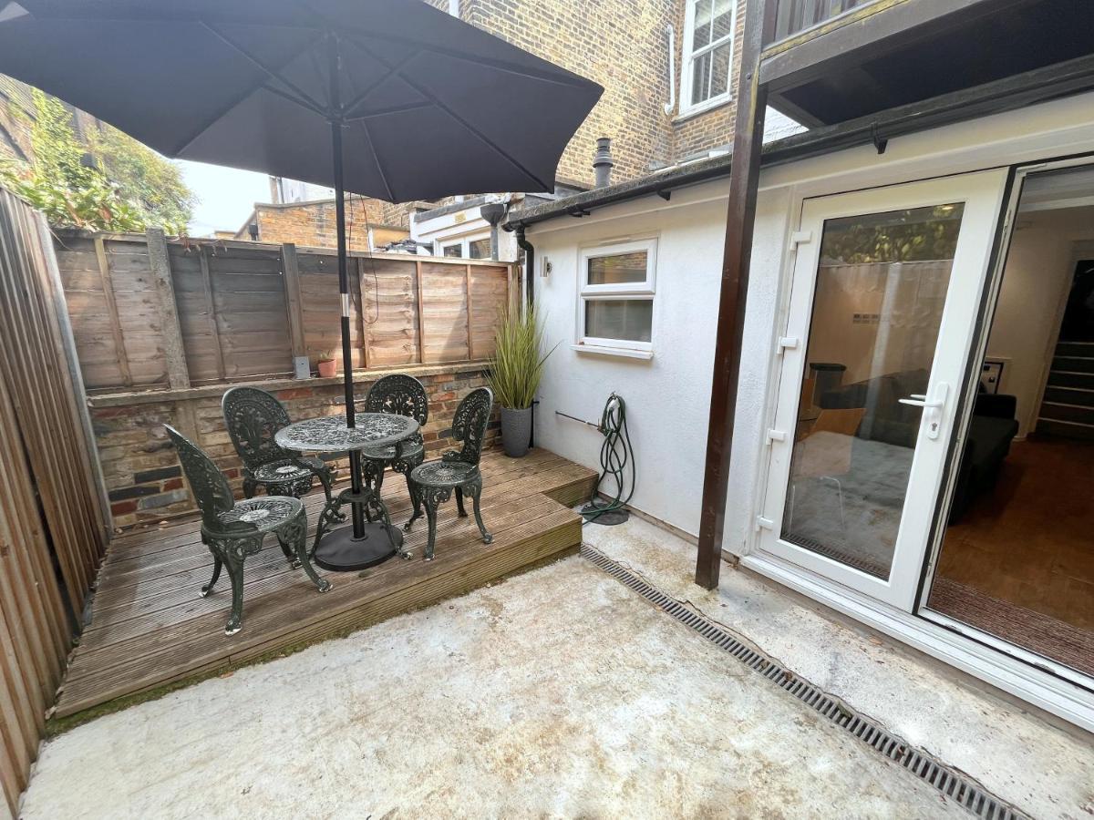 Two Bedroom Flat With Private Patio In Battersea Лондон Екстериор снимка