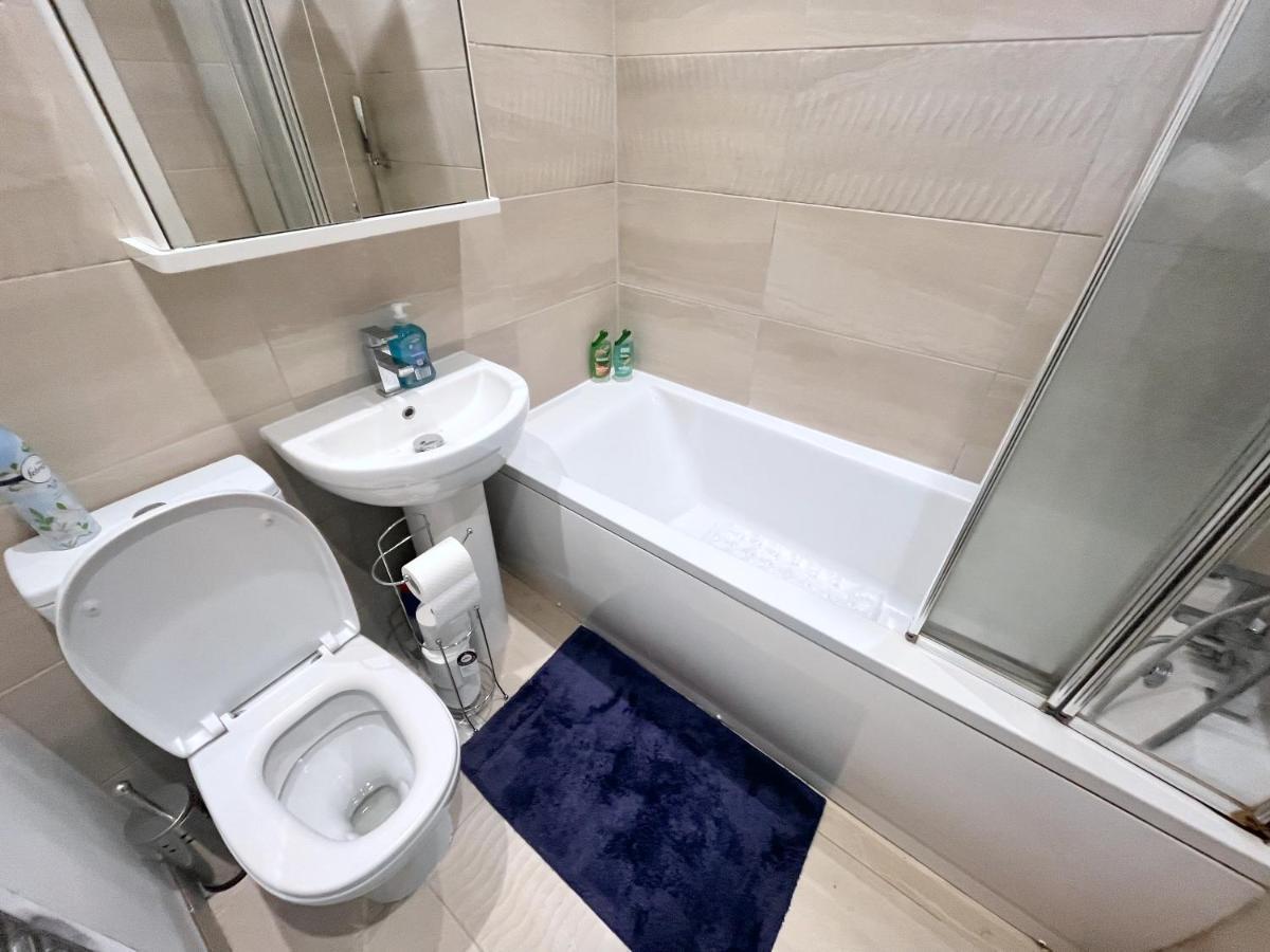 Two Bedroom Flat With Private Patio In Battersea Лондон Екстериор снимка