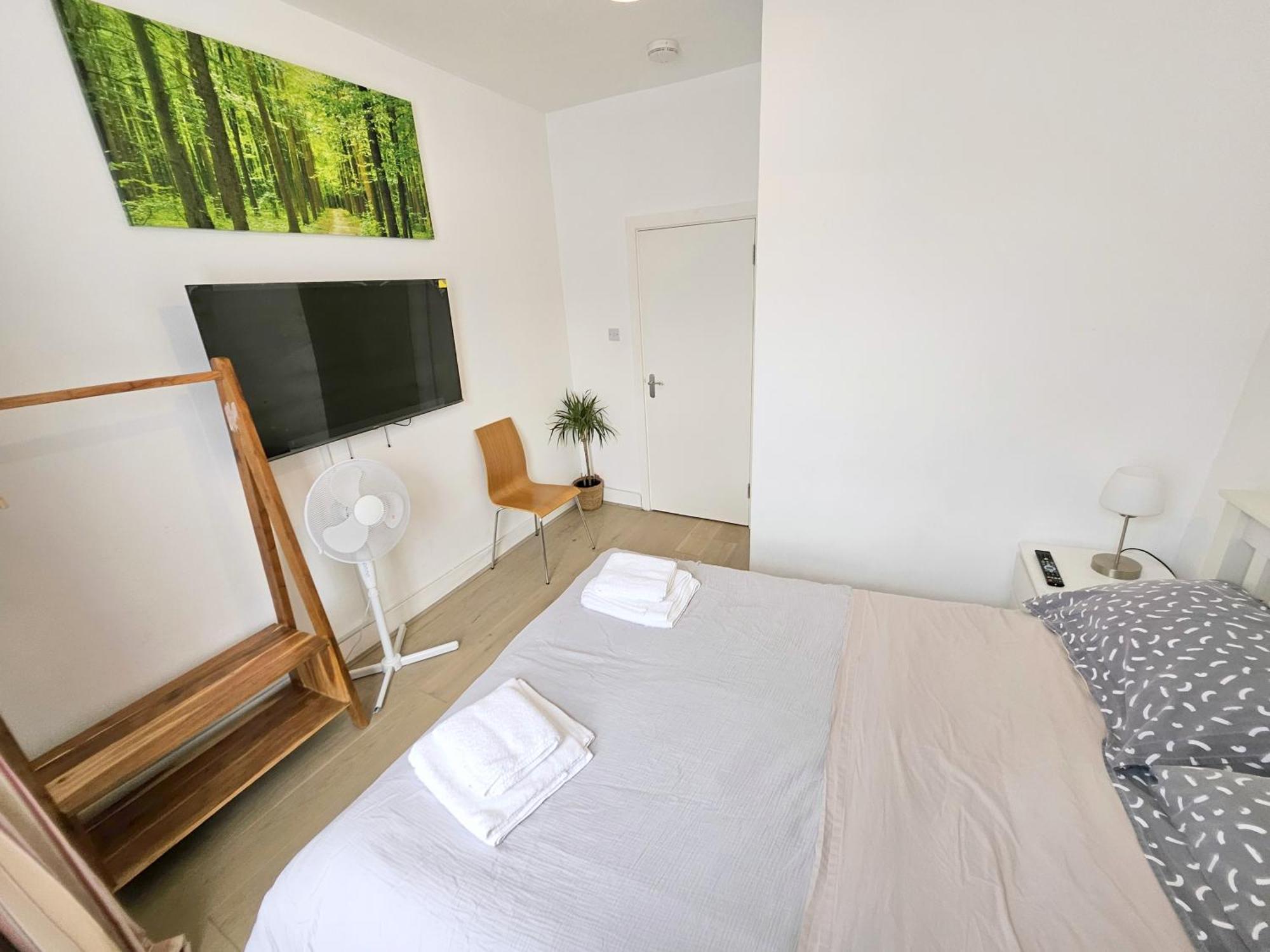 Two Bedroom Flat With Private Patio In Battersea Лондон Екстериор снимка