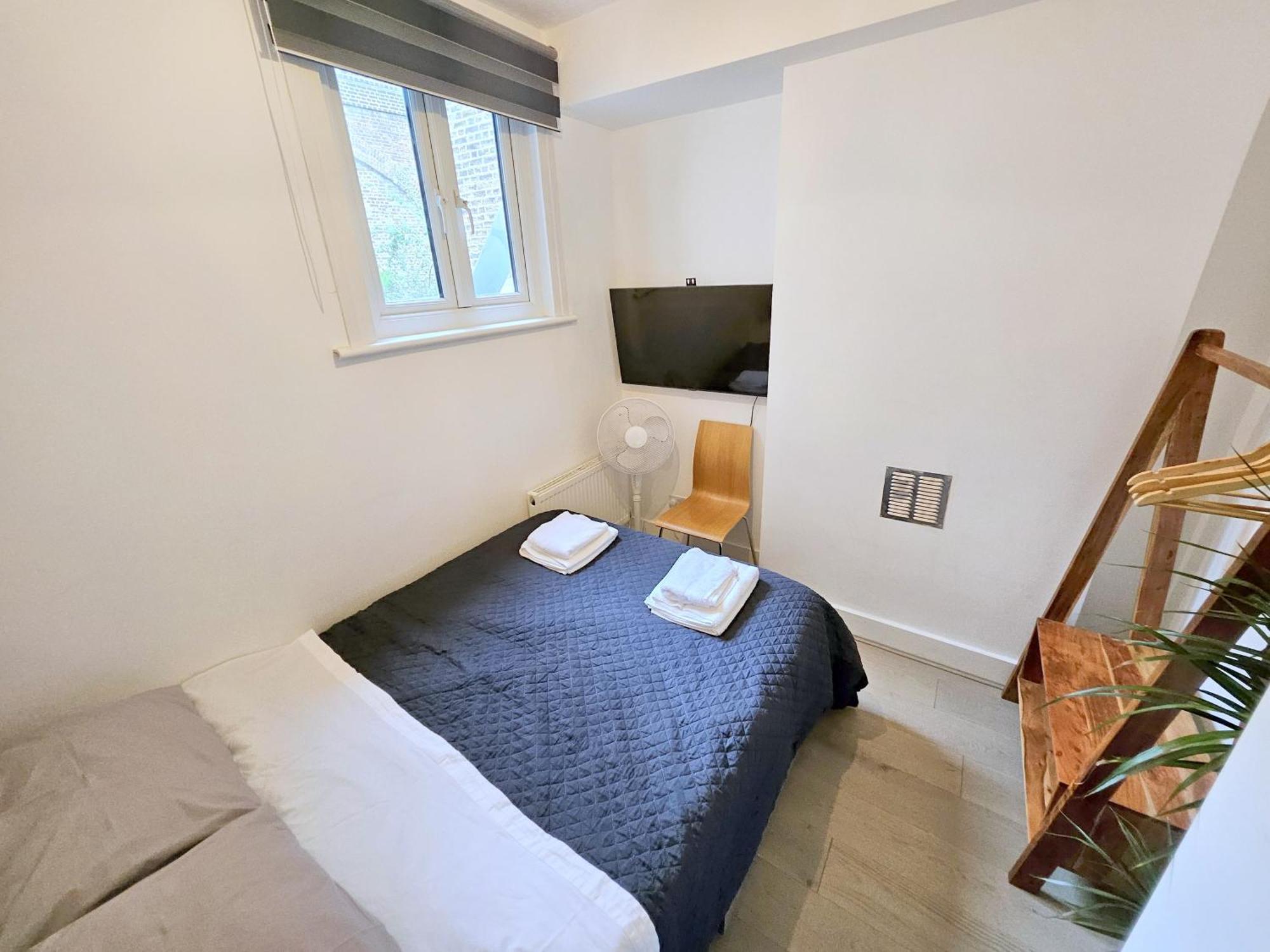 Two Bedroom Flat With Private Patio In Battersea Лондон Екстериор снимка
