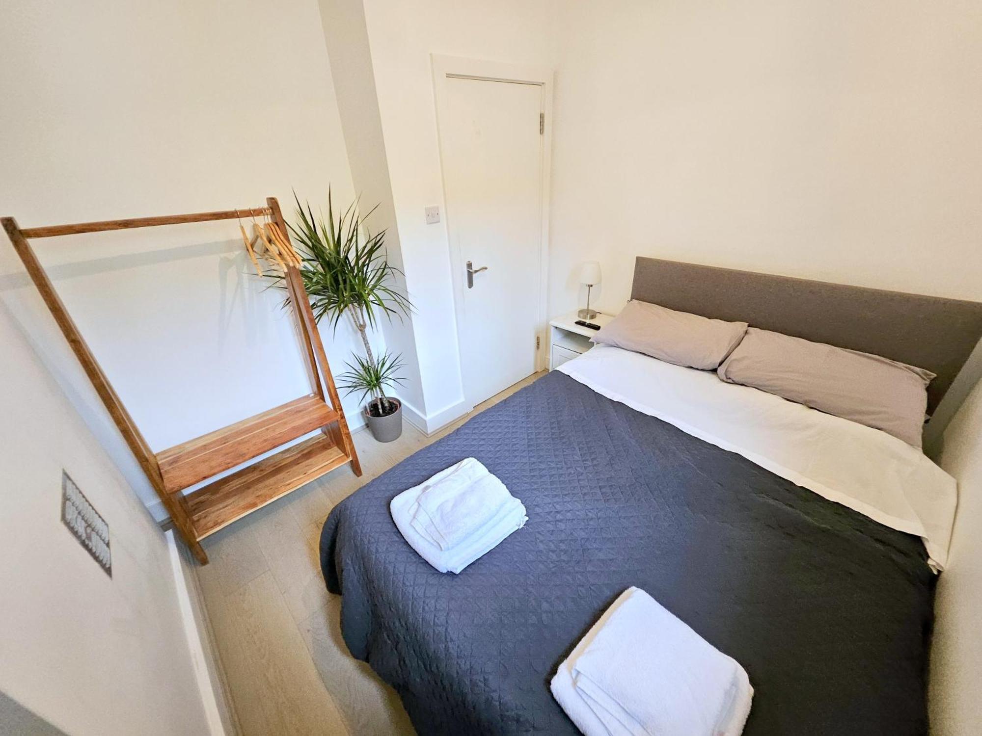 Two Bedroom Flat With Private Patio In Battersea Лондон Екстериор снимка